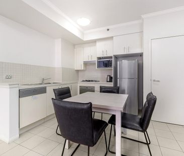 Fully Furnished Apartment at Oaks Trafalgar! - Photo 5