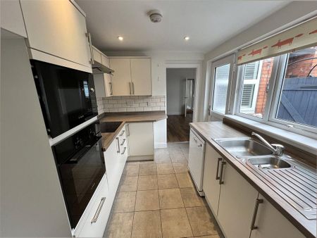 3 bedroom terraced house to rent - Photo 4