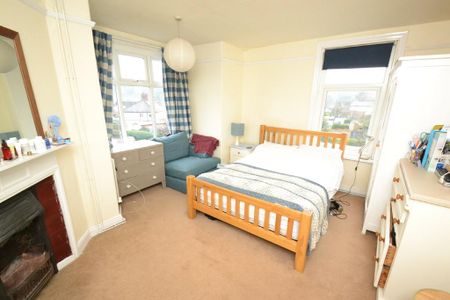 4 bedroom end of terrace house to rent - Photo 2