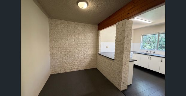 Spacious 2 Bedroom Unit with Garage – Prime Merewether Location - Photo 1