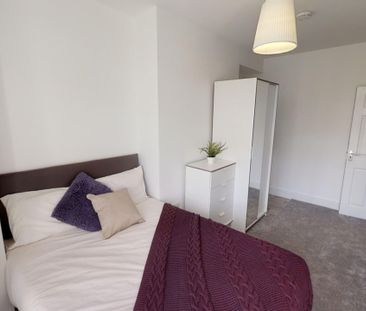 Double Room- Kitchenette- Walk to City - Photo 3