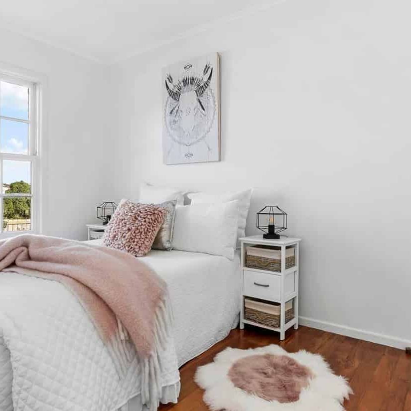 3 bedroom available immediately - Photo 1