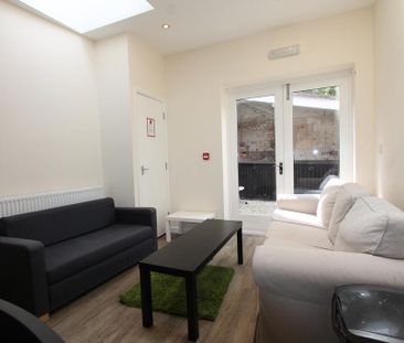4 bedroom flat to rent - Photo 1