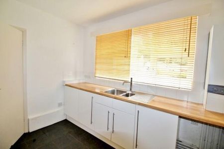 3 bedroom apartment to rent - Photo 2