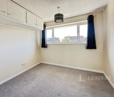 3 bedroom semi-detached house to rent - Photo 2