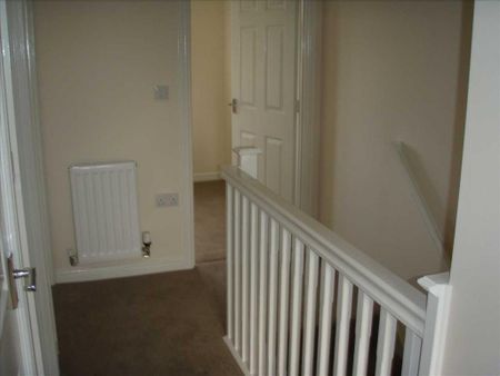 3 bedroom semi-detached house to rent - Photo 2