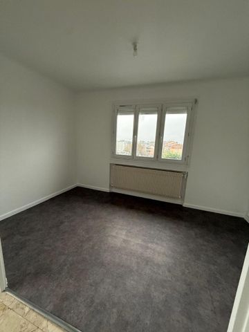 Location Appartement 4 pièces 79m² DECINES CHARPIEU 69150 - Photo 3