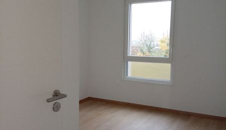 Appartement 4 pièces 93m2 REIMS 1 144 euros - Photo 2