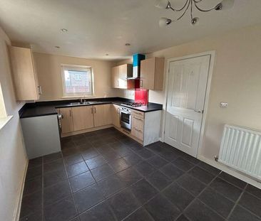 3 bedroom semi-detached house to rent - Photo 2