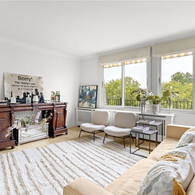 Spanning across three floors is this wonderful penthouse apartment with 3 bedrooms, lift access, and stunning rooftop terrace in the beautiful Cadogan Square. EPC Rating C | Council Tax Band H - Photo 1