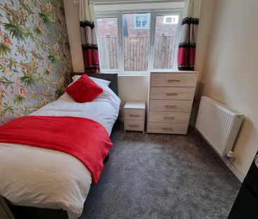 1 bedroom in a house share to rent - Photo 5