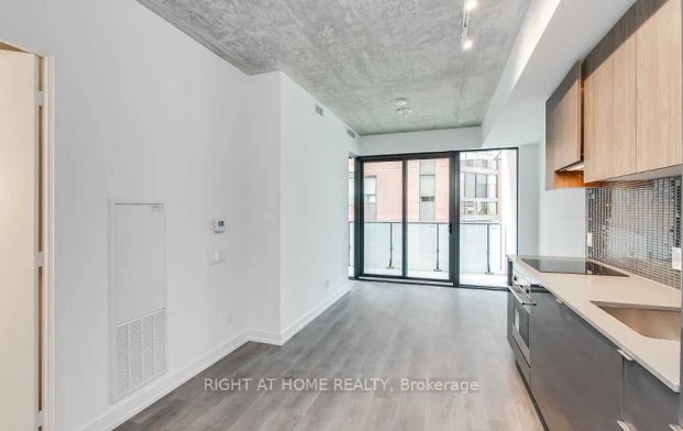 161 Roehampton Avenue #624 - Photo 1