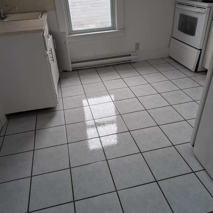 582 Irvine Ave, Upper Unit - Photo 1