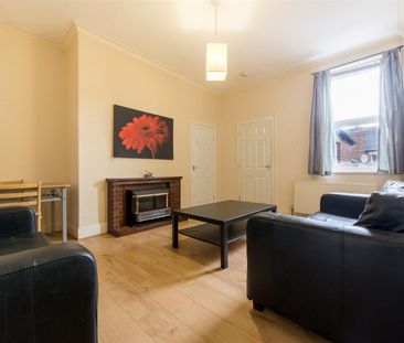 2 bed flat to rent in Rothbury Terrace, Heaton, NE6 - Photo 2