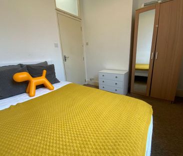 1 bedroom in a house share to rent - Photo 3