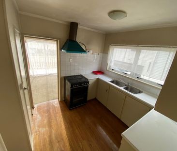 Exceptional 3-Bedroom Family Home in Bucklands Beach – $800/week - Photo 6