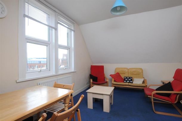 3 bedroom flat to rent - Photo 1