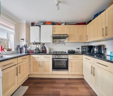 3 bedroom semi-detached house to rent - Photo 3