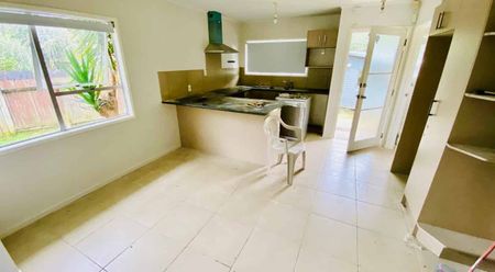 PAPAKURA, 3 BEDROOMS - Photo 3