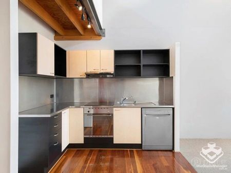 Urban Loft Living in the Heart of Teneriffe - Photo 2