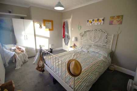 2 bedroom terraced house to rent - Photo 2