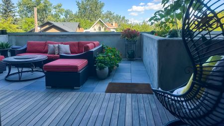 Modern Comfort & Rooftop Oasis In Historic Inglewood - Photo 2