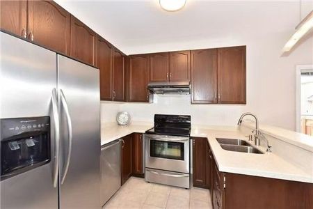 For Lease - 17 Aubergine Street, Richmond Hill, Ontario - Photo 2