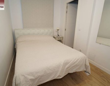 Amplio y Luminoso Piso Reformado con Vistas Panorámicas en Benidorm - Foto 2