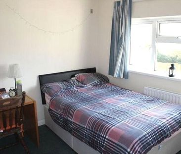 Larchwood Drive, Englefield Green, Egham, Surrey, TW20 0SL - Photo 4