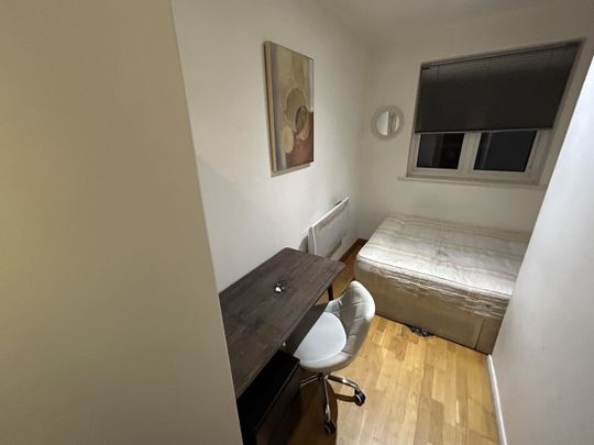 2 Bed Flat, Block Wharf, E14 - Photo 1