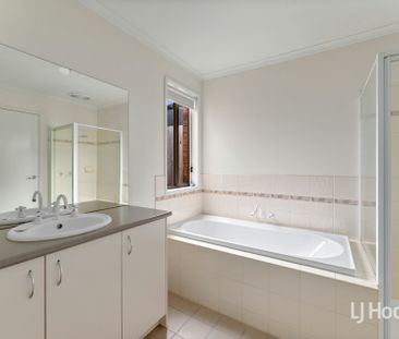 12 Bellinger Crescent, Wyndham Vale VIC, Belconnen - Photo 3