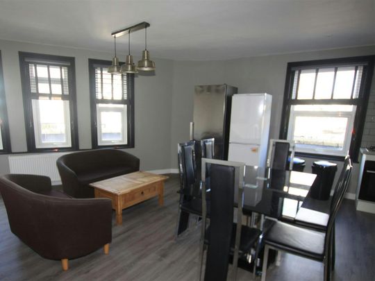 House share to rent on - Photo 1