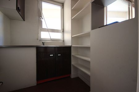 Appartement a louer Paris - Loyer €909/mois charges comprises ** - Photo 2