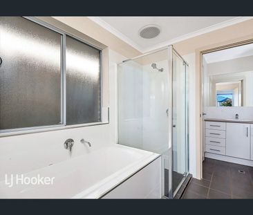 Neat, Three Bedroom Family Home - Photo 6