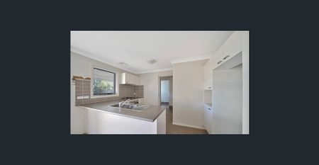 STYLISH 3 BEDROOM DUPLEX WITH RESORT STYLE AMENITIES - Photo 2