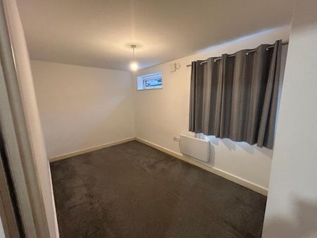 3 bedroom flat to rent - Photo 4