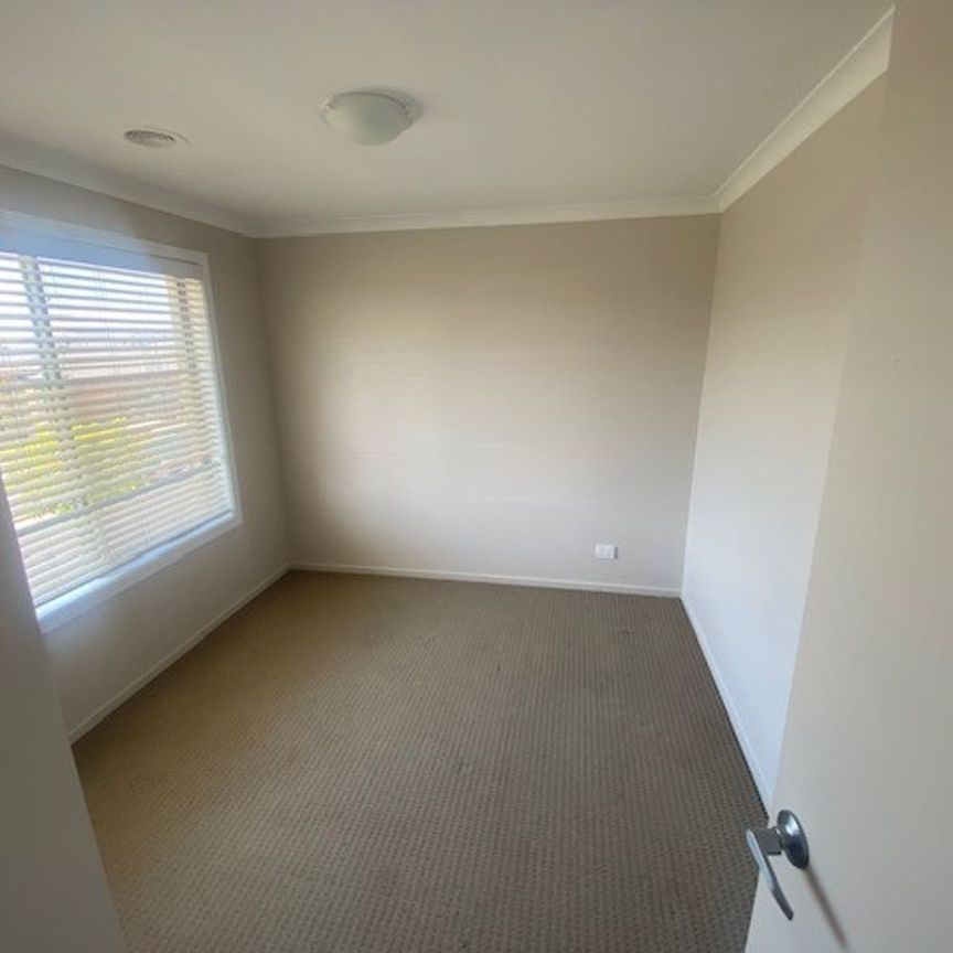 18 Kalbian Drive, 3978, Clyde North Vic - Photo 1