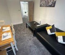 1 bedroom in a house share to rent - Photo 3