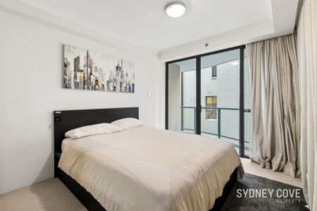 OVERSIZED CITY APARTMENT | Furnished - Photo 3