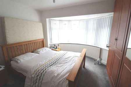 Chairborough Road, High Wycombe, HP12 - Photo 2