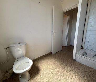Location Appartement 2 pièces 38m² BOURG LES VALENCE 26500 - Photo 2