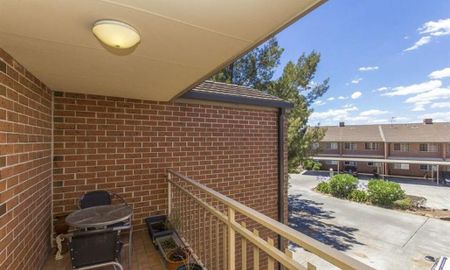 Bright and Modern Two-Bedroom Apartment in the Heart of Lyneham - Photo 4