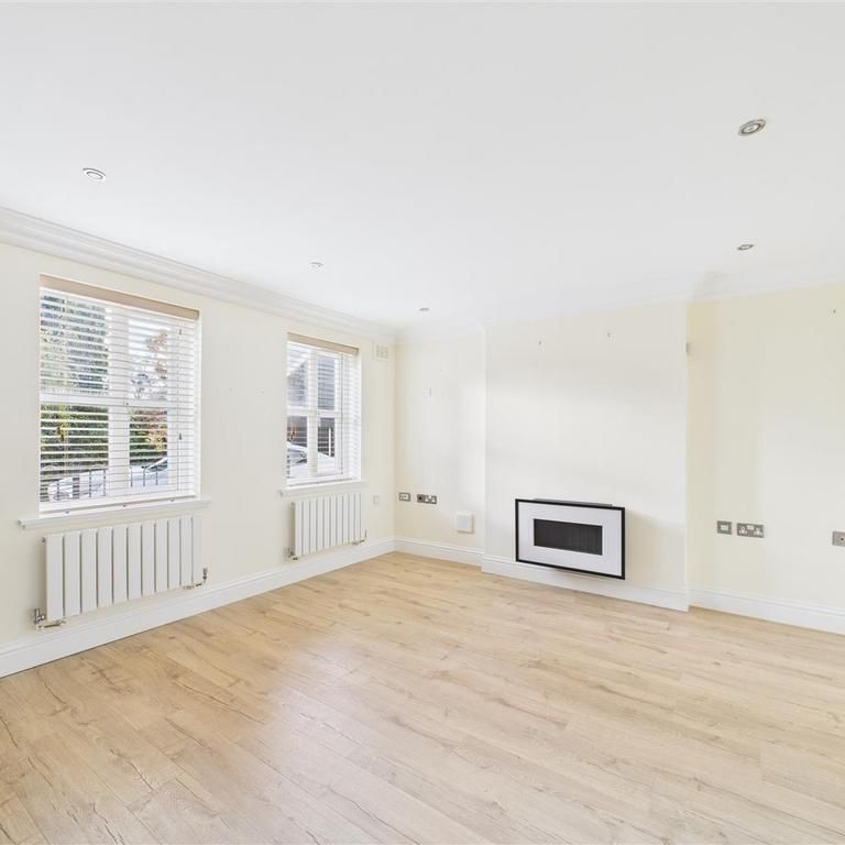 2 bedroom end of terrace house to rent - Photo 1