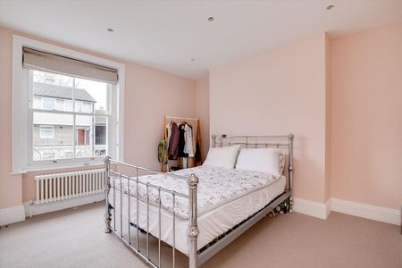 A superb house available to rent on Clapham Manor Street, SW4. - Photo 3