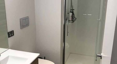Sunny 2 BDR Apartment - Photo 4
