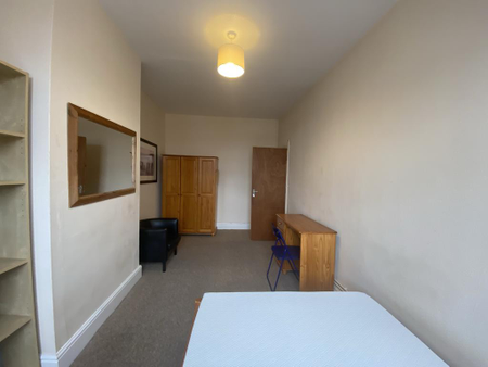 3 bedroom flat to rent - Photo 3
