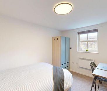 4 bedroom flat to rent - Photo 5