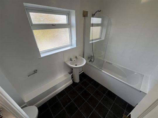 Thompson Close - Photo 1