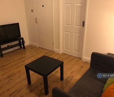 1 bedroom in a house share to rent - Photo 2