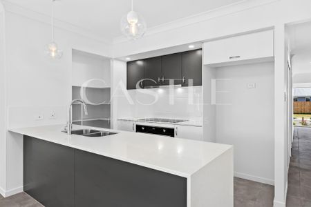 Stylish Family Home In Heart Of Greenbank - Photo 2